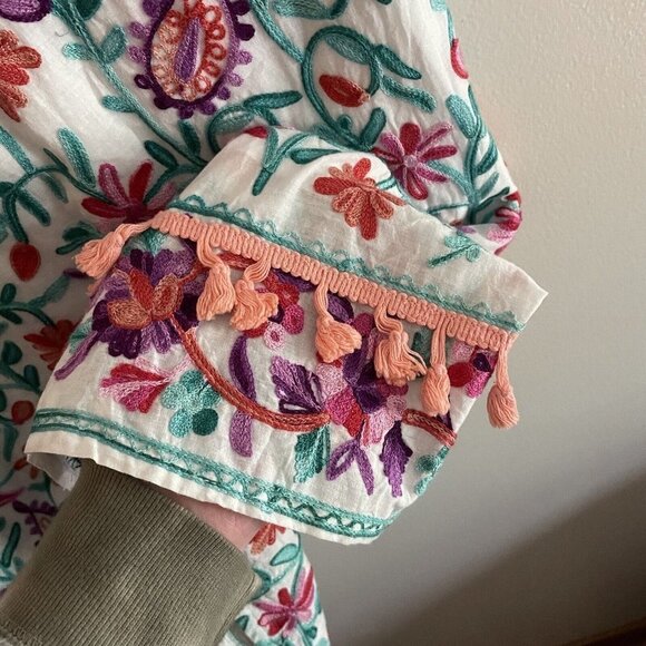 Simi Classic Wmn M White Floral Embroidered Tasseled Sleeveless Midi Shift Dress - Picture 3 of 8